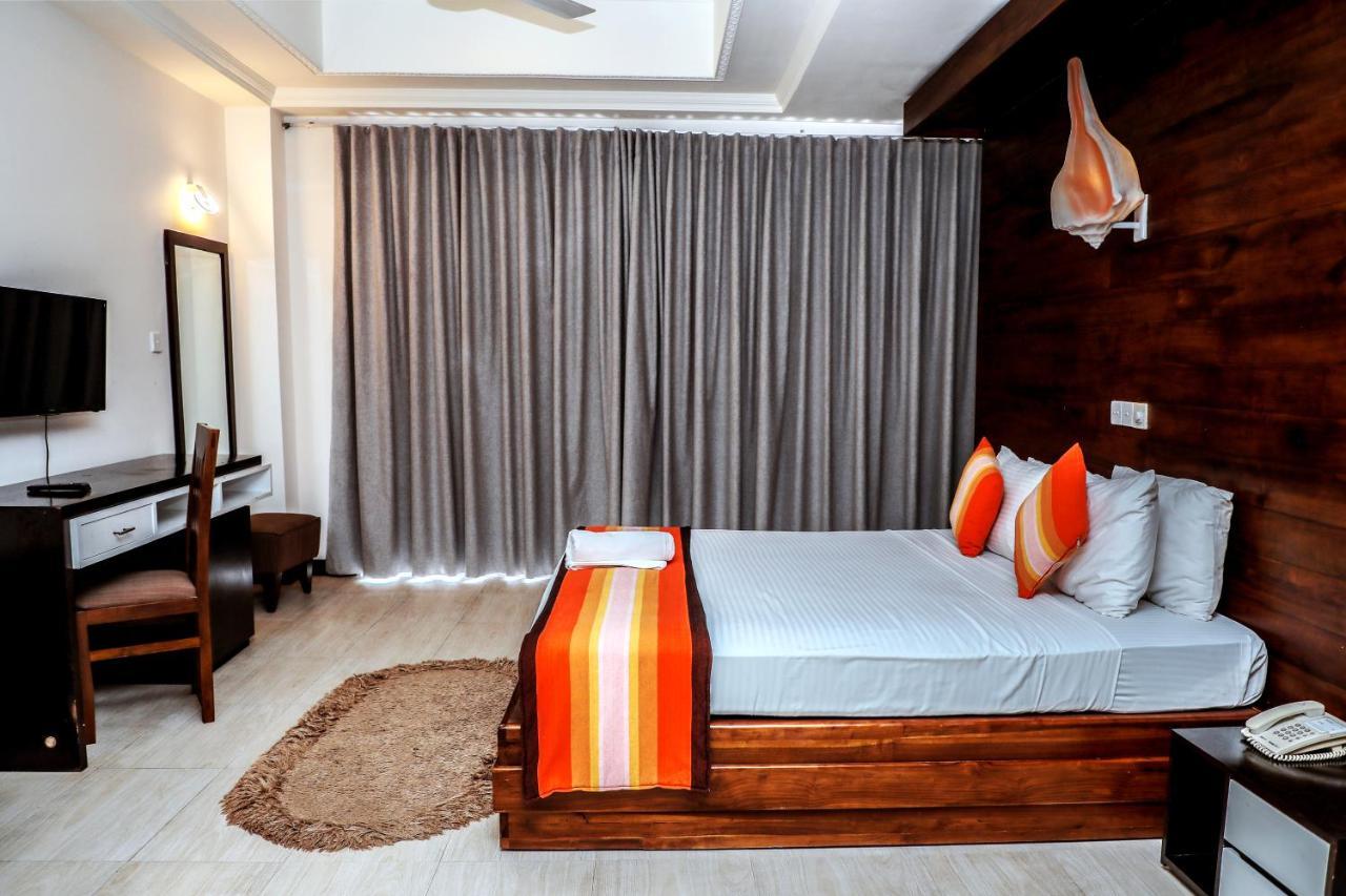 The Valampuri Hotel Jaffna Exterior photo