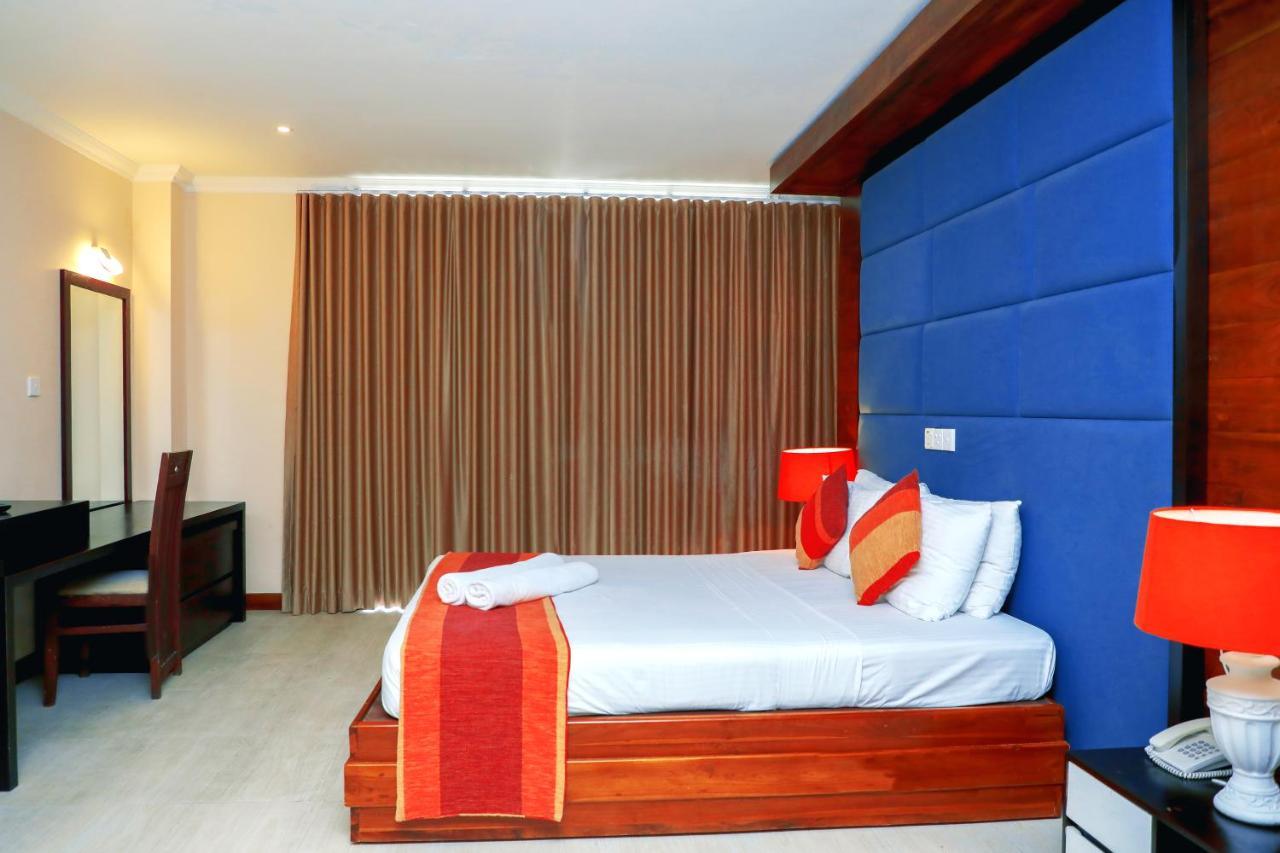 The Valampuri Hotel Jaffna Exterior photo