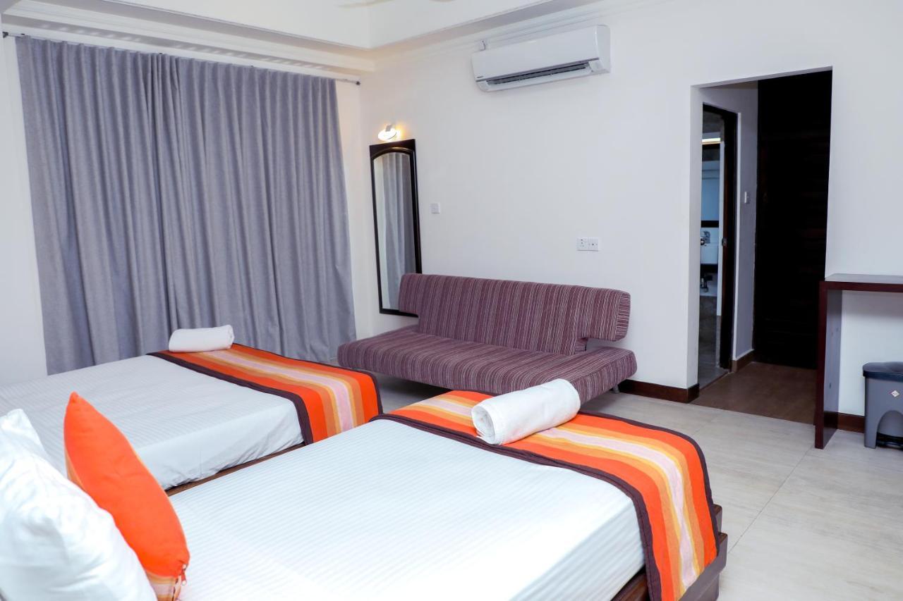 The Valampuri Hotel Jaffna Exterior photo