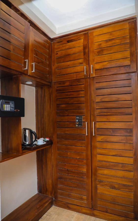 The Valampuri Hotel Jaffna Exterior photo