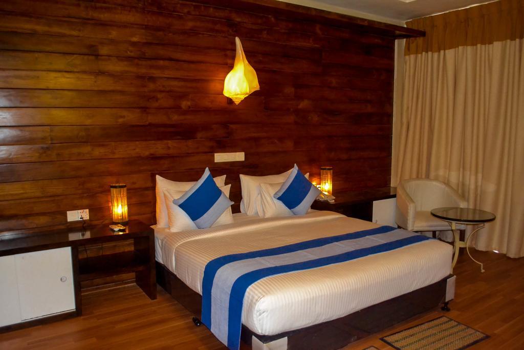 The Valampuri Hotel Jaffna Exterior photo