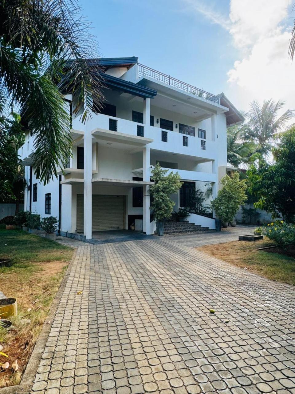 The Valampuri Hotel Jaffna Exterior photo