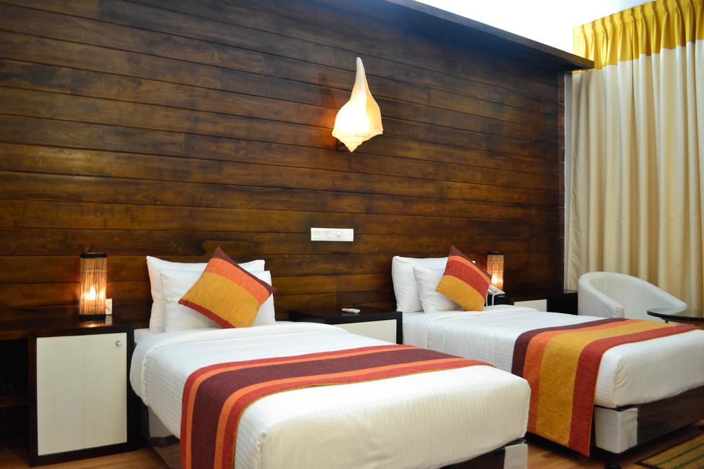 The Valampuri Hotel Jaffna Exterior photo