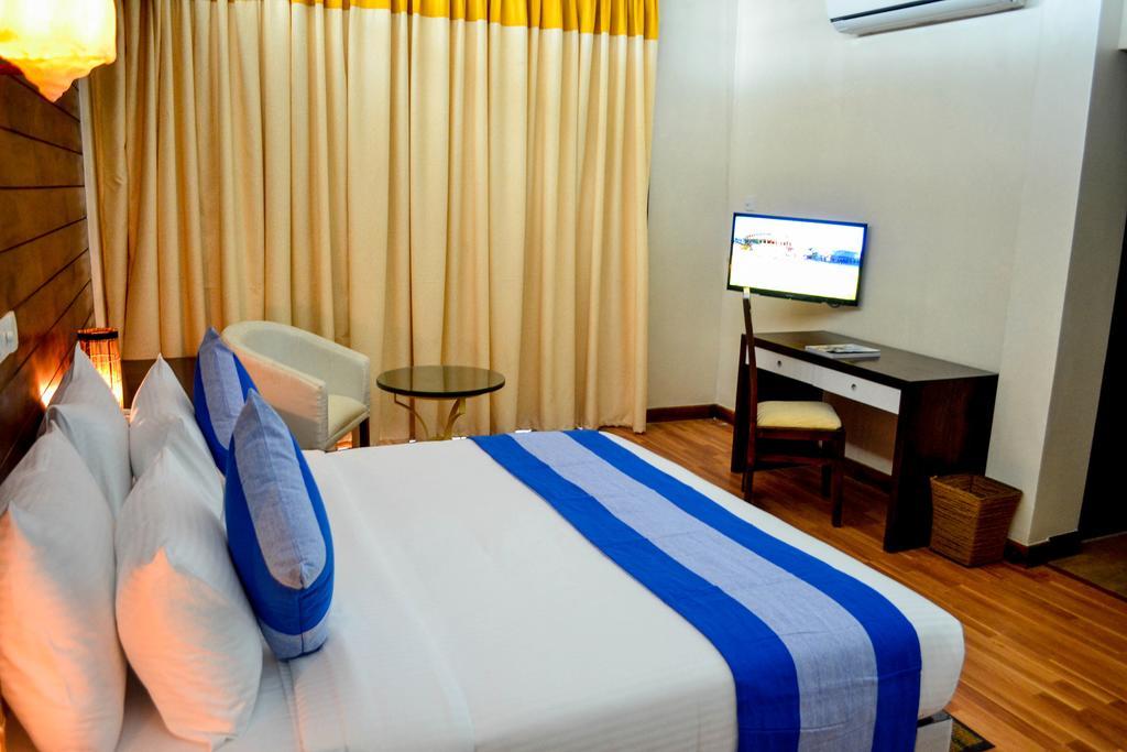 The Valampuri Hotel Jaffna Exterior photo