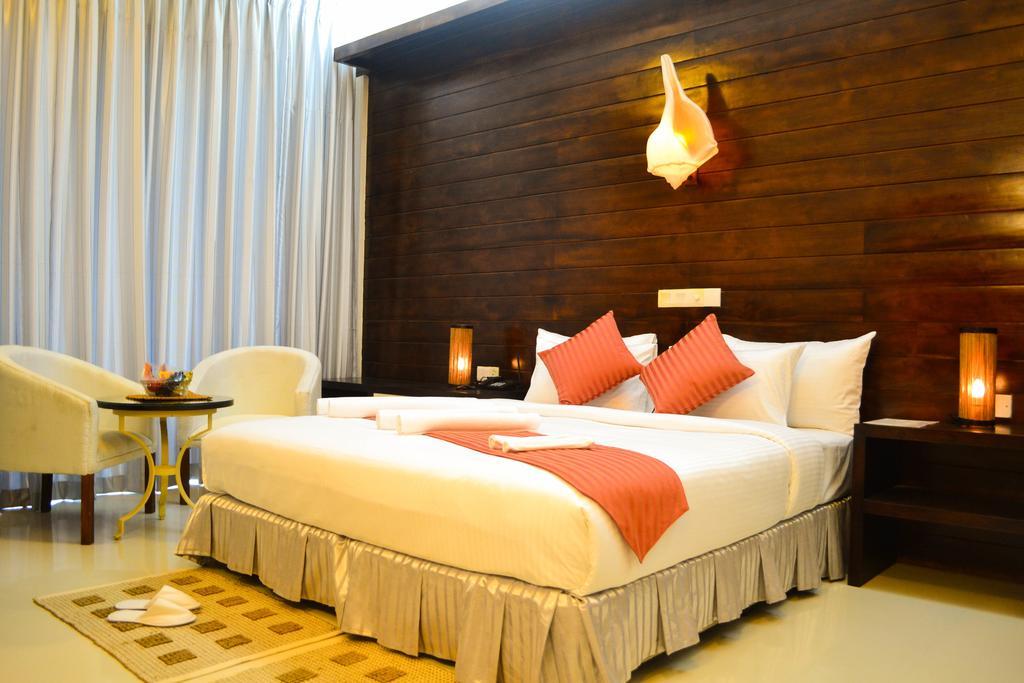 The Valampuri Hotel Jaffna Exterior photo