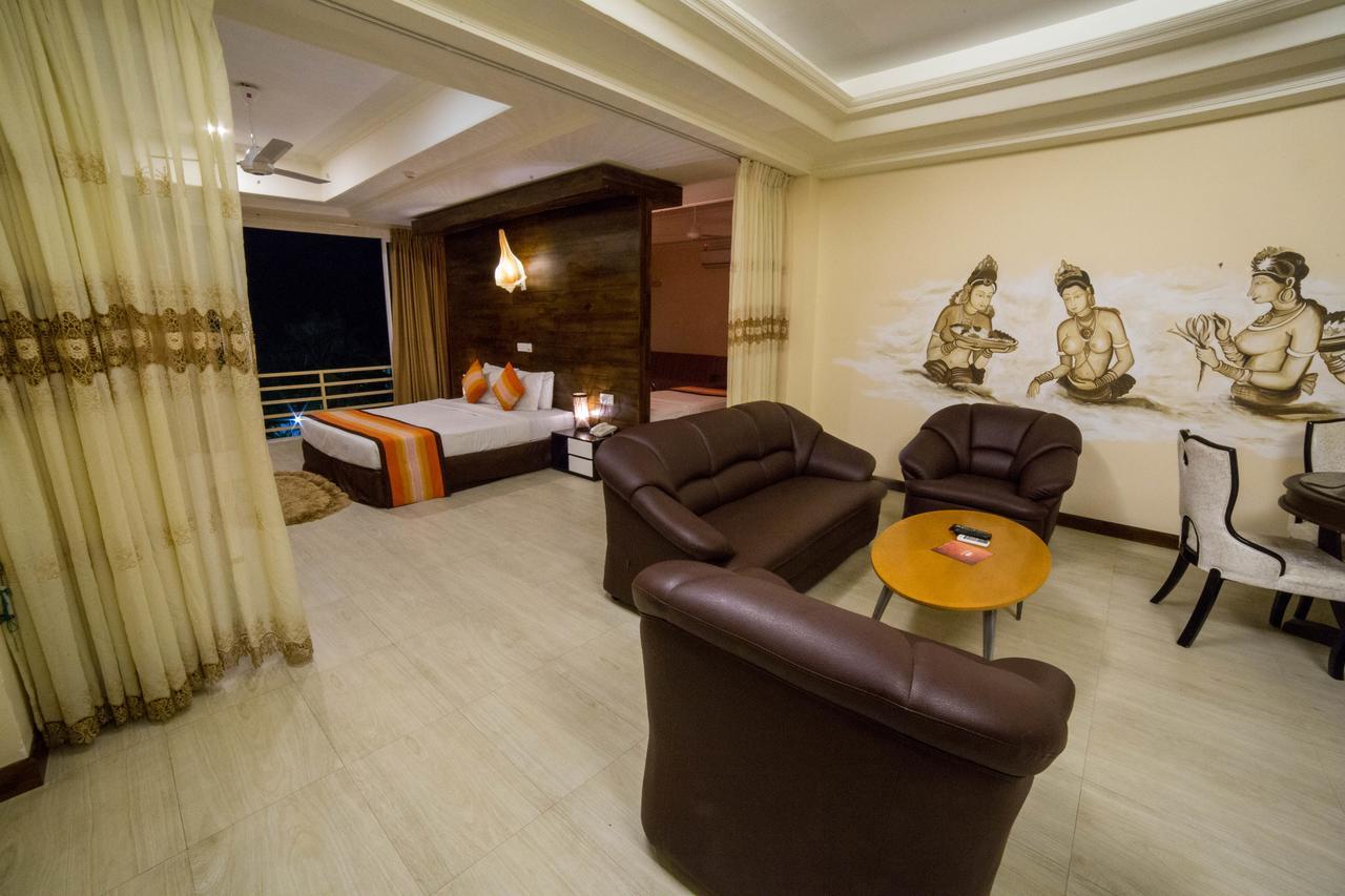 The Valampuri Hotel Jaffna Exterior photo