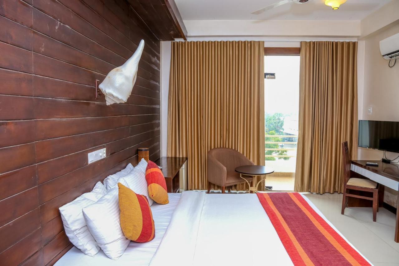 The Valampuri Hotel Jaffna Exterior photo
